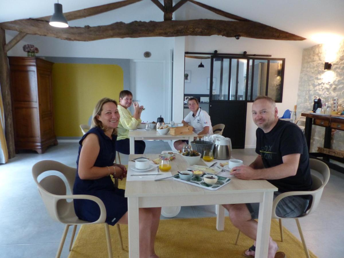 L'Alambic De L'Estuaire Bed and Breakfast Saint-Fort-sur-Gironde Exteriör bild