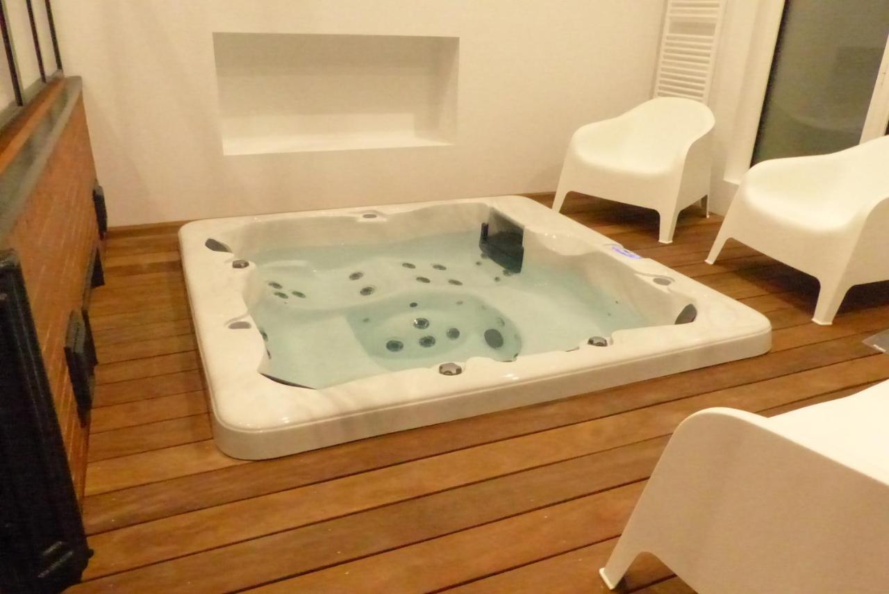 L'Alambic De L'Estuaire Bed and Breakfast Saint-Fort-sur-Gironde Exteriör bild